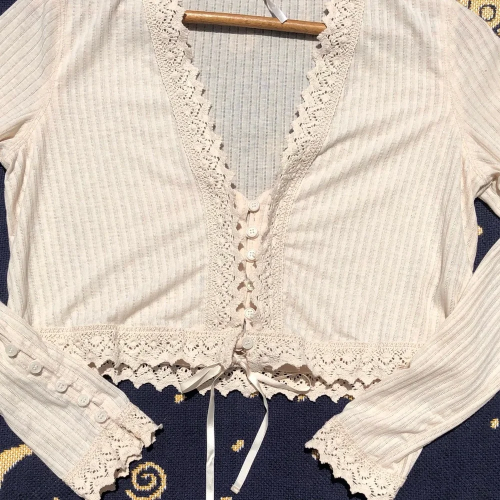 Free People Ivory Crochet Hem Long Sleeve Crop Top XS